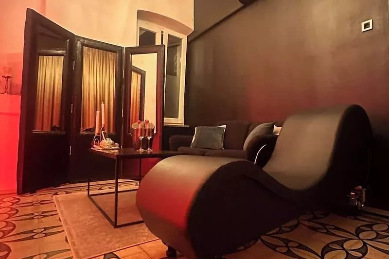 BDSM & Love Central Apartment + Discrete Self Check-In "Pleasure Palace"