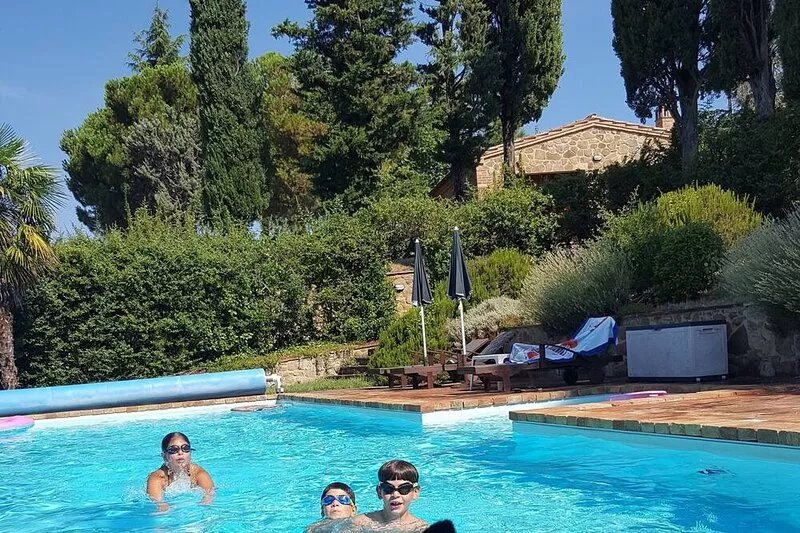 Idyllic guest house in Tuscan country house style with swimming pool