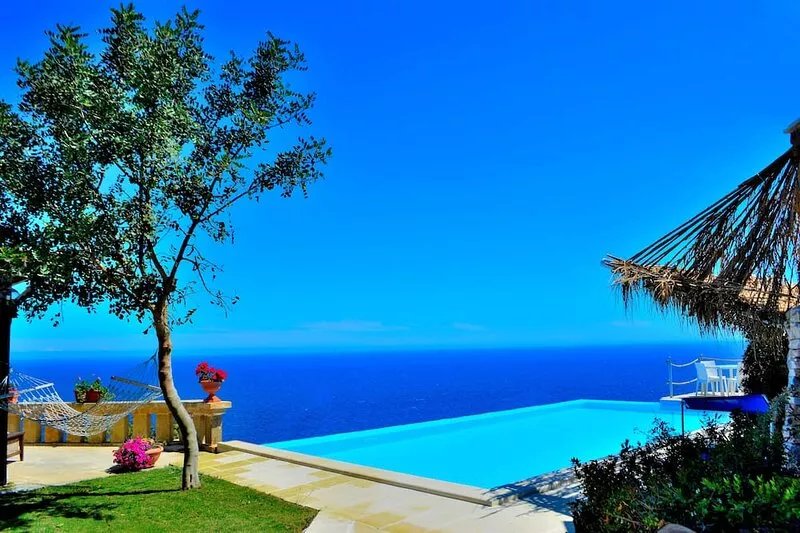 Villa with spectacular view on the sea and swimming pool