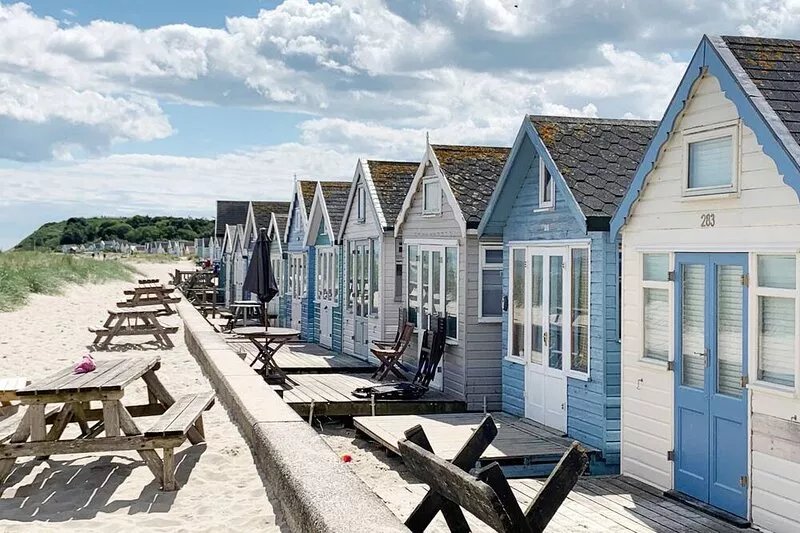 Flip Flops - a luxury lodge by the beach on Sandhills Holiday Park, Mudeford