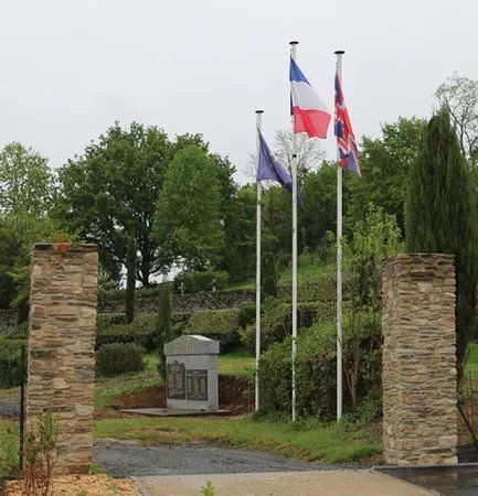 Stele des soldats aviateurs de l'Avro Lancaster de la Royal Air Force