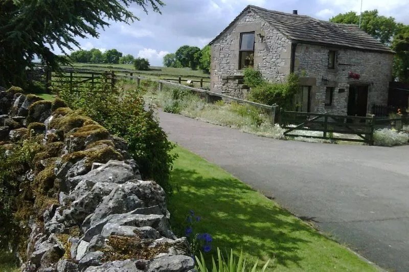 Lovely limestone cottage in the heart of the Peak District.