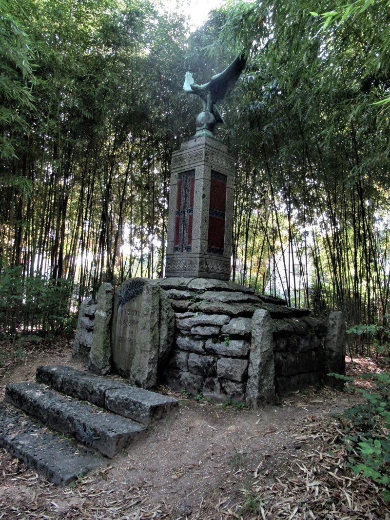Monument aux morts en souvenir des soldats de Madagascar