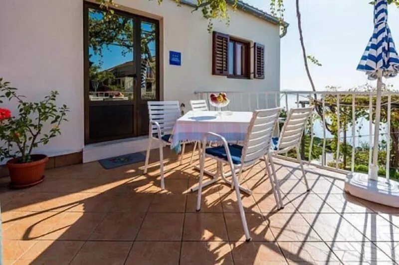 Guest House Fontana - Two Bedroom Apartment with Terrace and Sea View