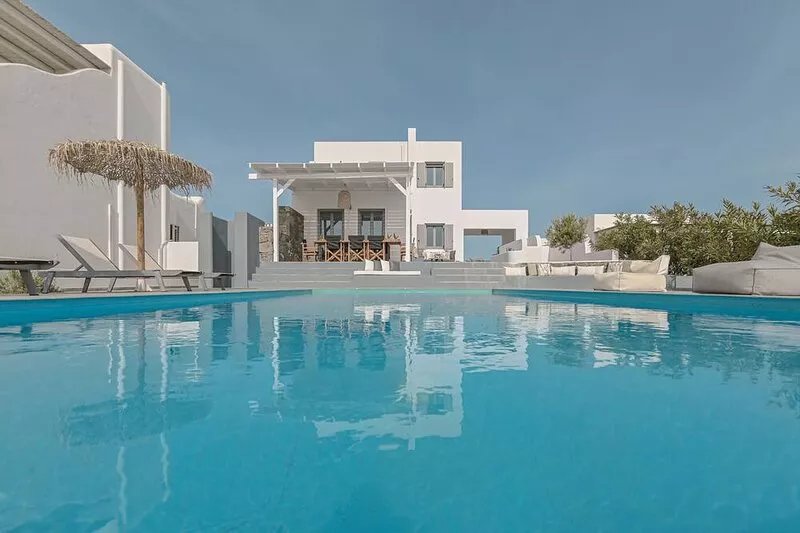 Luxury villa Tranquillity 4 BR/Private pool Near the beach – 3 Min Walk