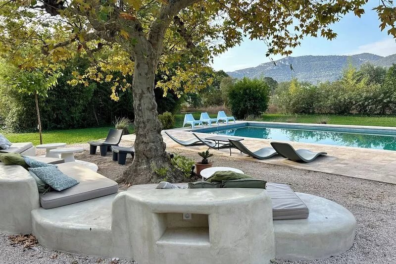 AUTHENTIC FAMILY HOME for a successful vacation in a peaceful setting