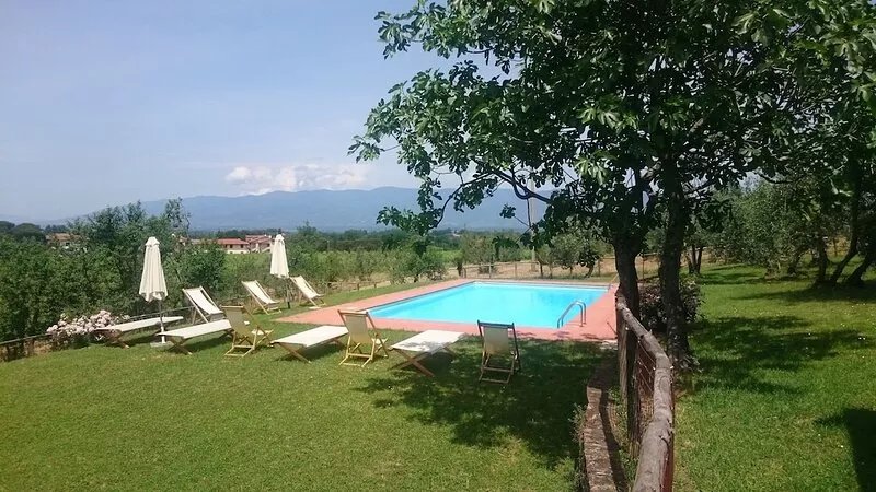 Bòggina, Petrolo winery.Exclusive farmstay with pool and garden.Walk to village.