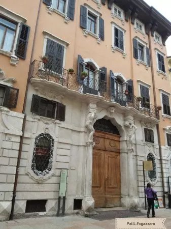 Palazzo Larcher-Fogazzaro