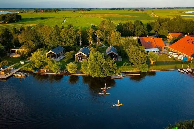Waterside holiday home. Centrally situated in Friesland