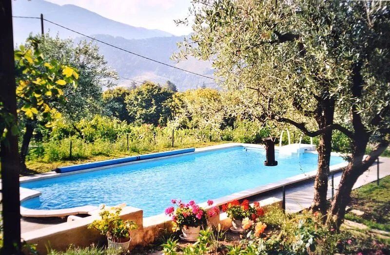 Holiday apartment in the hills behind Nyons f 2 Pers., Pool, with beautiful view