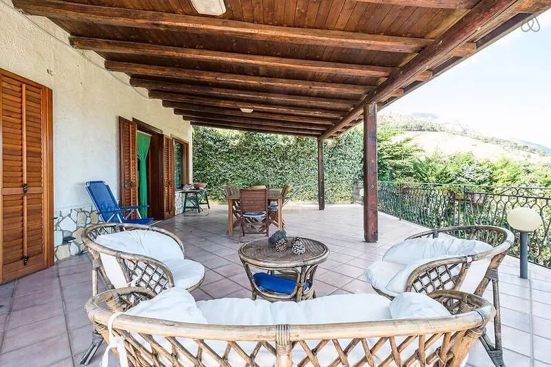 Villa Noemi seaview and beautiful garden... Unforgettable holiday!