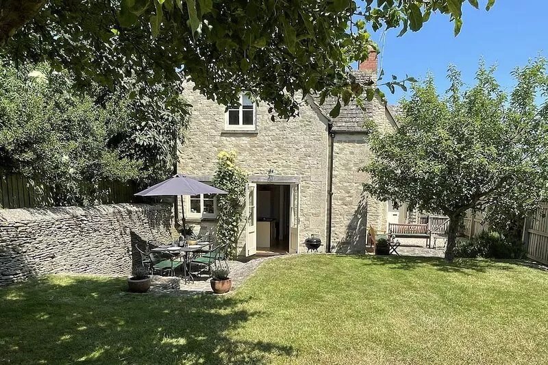 Peach Cottage, near Cirencester, family friendly