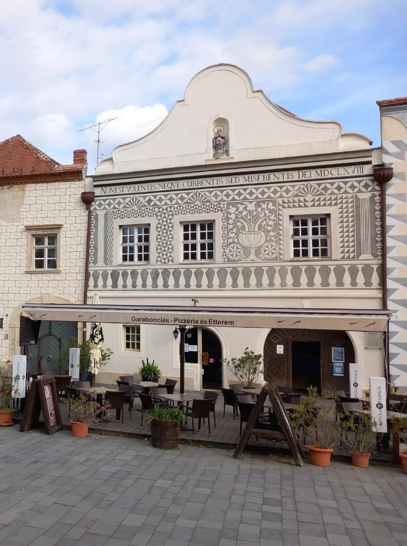 Garaboncias Pizzeria es Etterem
