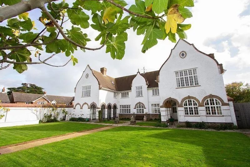 Luxurious 7 bedroom Villa in the popular sailing village, Bembridge