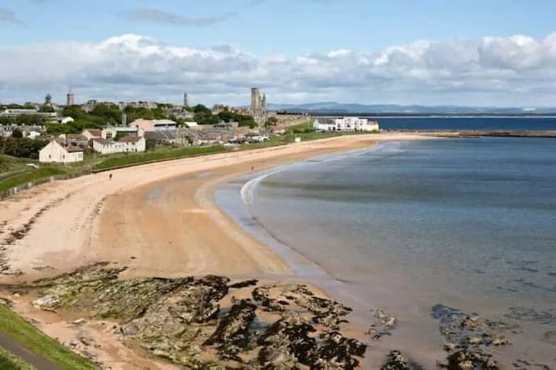 Modern St Andrews Golf 3 Bedroom House, Large Putting Green, Private Rear Garden