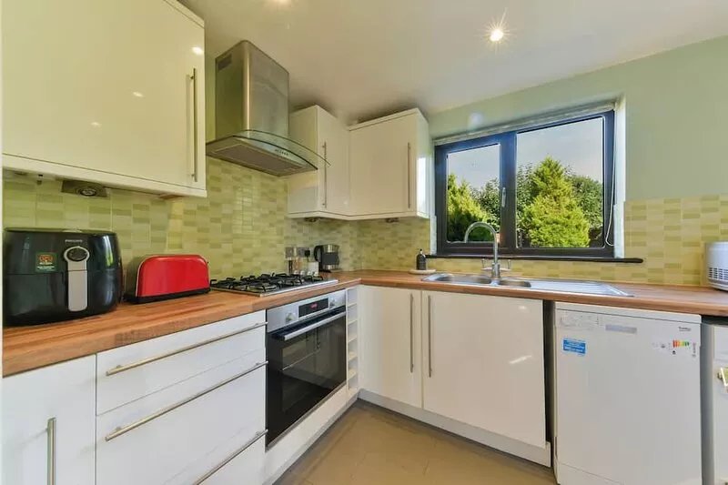 Quiet newly furnished garden house in the heart of Carshalton, South London!
