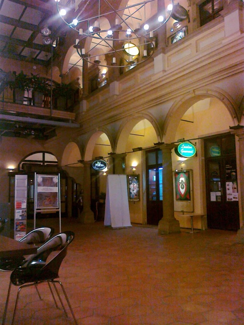 Jet cafe