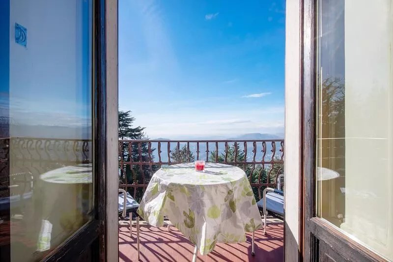 Appartment 'Mughetto in Villa Marchello' with Lake Views, Terrace & Wi-Fi