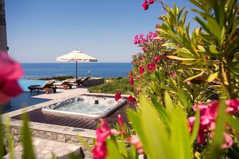 TOP LUXURY 5 BEDROOM VILLA WITH PRIVATE HEATED POOL AND TENNIS COURT IN PEFKOS