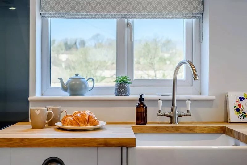 Bright and cosy two bedroom holiday cottage with wood burning stove - Hillcrest