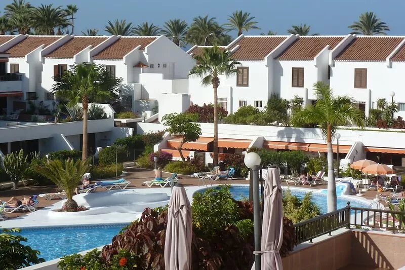 apartment 2 bedrooms south view pool 50m from sea
