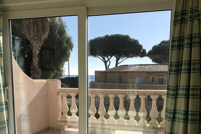 30m from the beach, semi-detached villa with terrace, private garden and