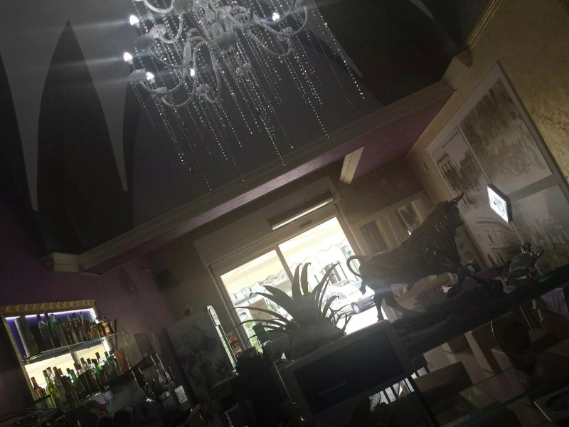 happy hour bar, drink & grill