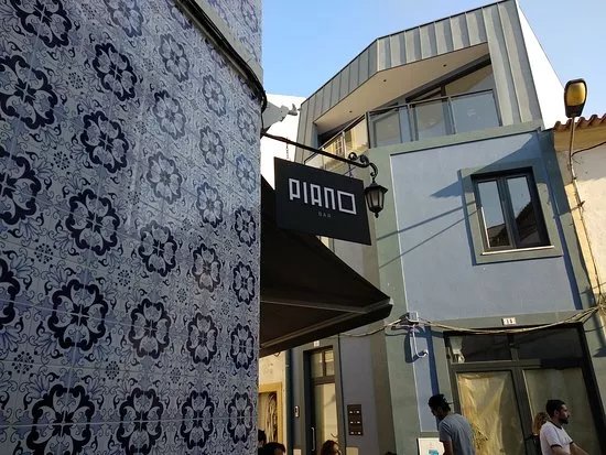 Piano Bar