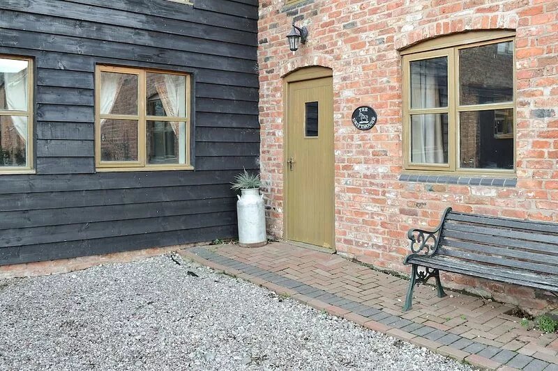 3 bedroom accommodation in Coddington, near Chester