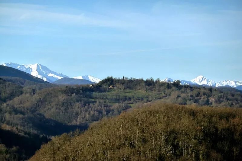 La Tutte de l'Ours, a bright house surrounded by nature.