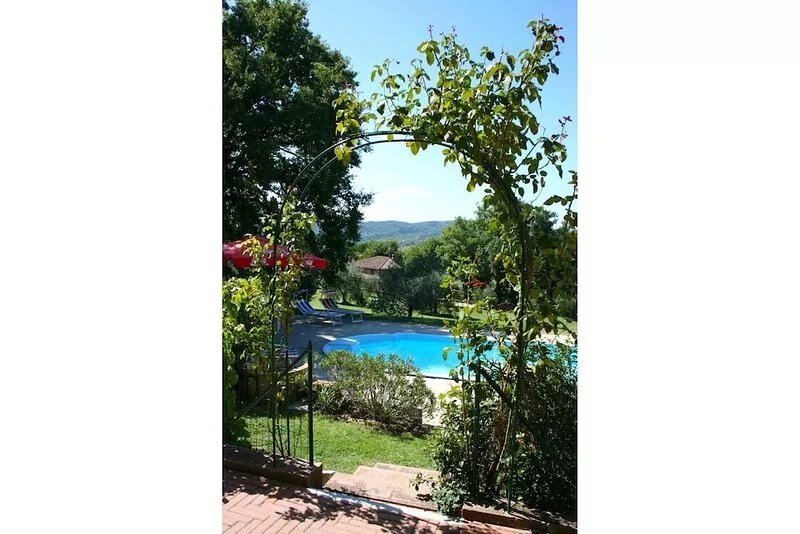 Beautiful private villa with WIFI, private pool, TV, balcony and parking, close