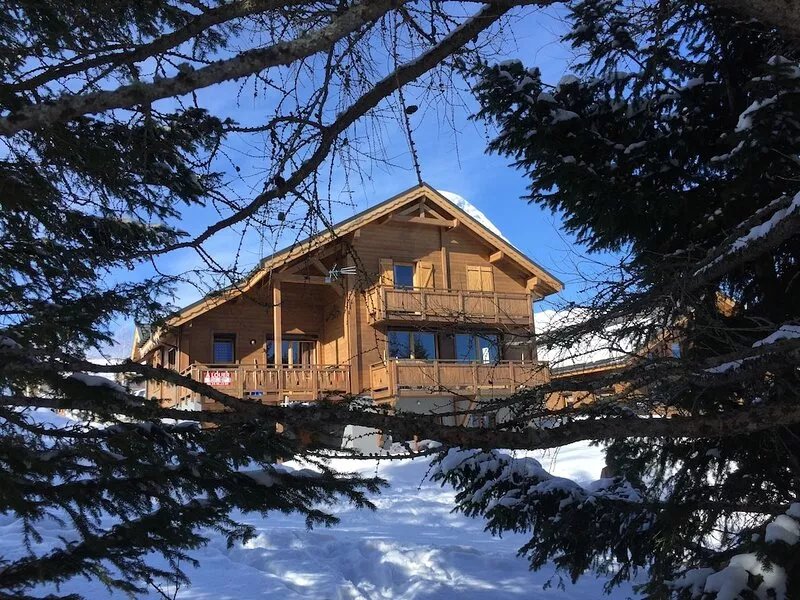 CHALET 8 PEOPLE 80 M2 GROUND FLOOR AT THE FOOT OF THE SLOPES