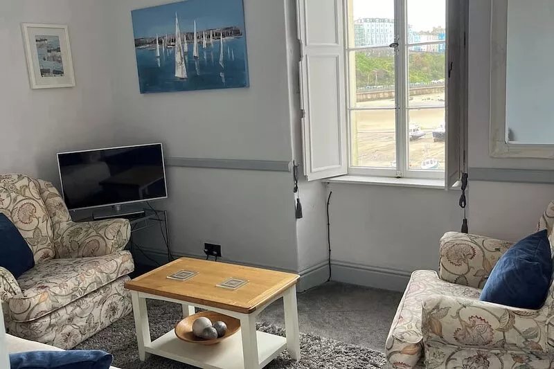Tenby Harbour - Stunning 1 Bed - Fantastic location - parking place too!