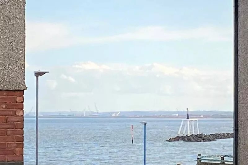 Sandpiper - sea views and seconds from the beach