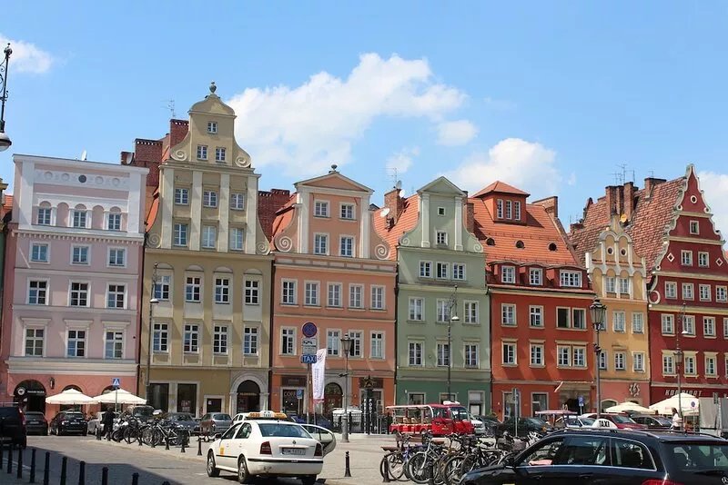 Large, bright, cozy old building apartment right on the market