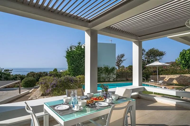 Villa Giasemi, relax & dream in luxury, seaview & private pool, near beach