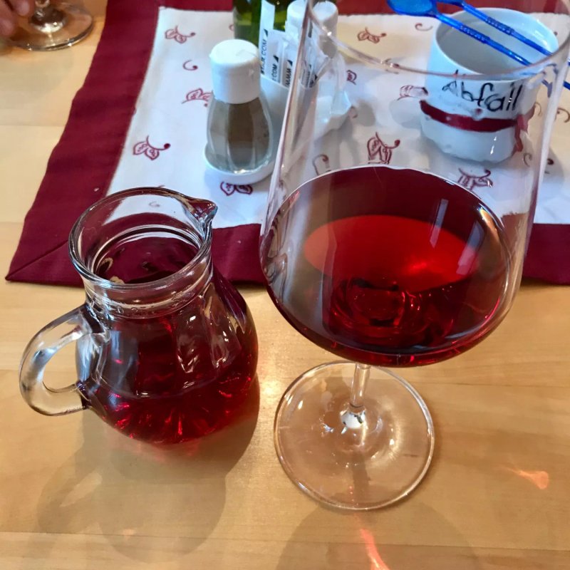 Wein- und Heurigenhof Ettenauer