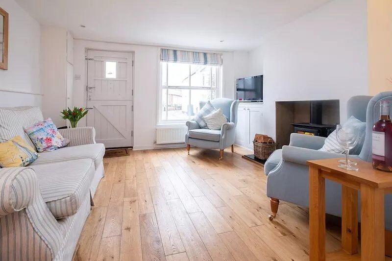 Puddleduck Cottage - sleeps 6 guests  in 3 bedrooms