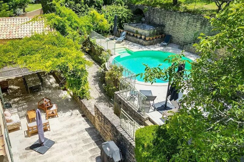 Ménerbes, in walking distance of the centre  -  Sleeps 10