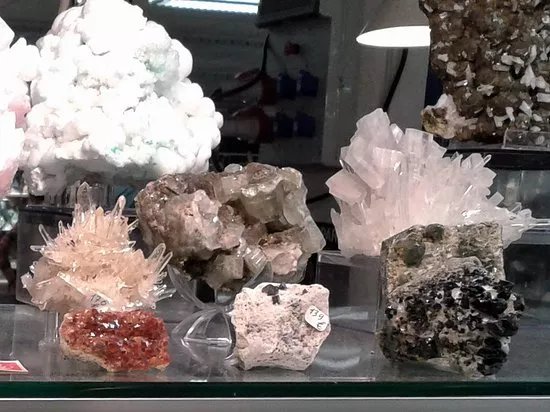 Mineral & Gem