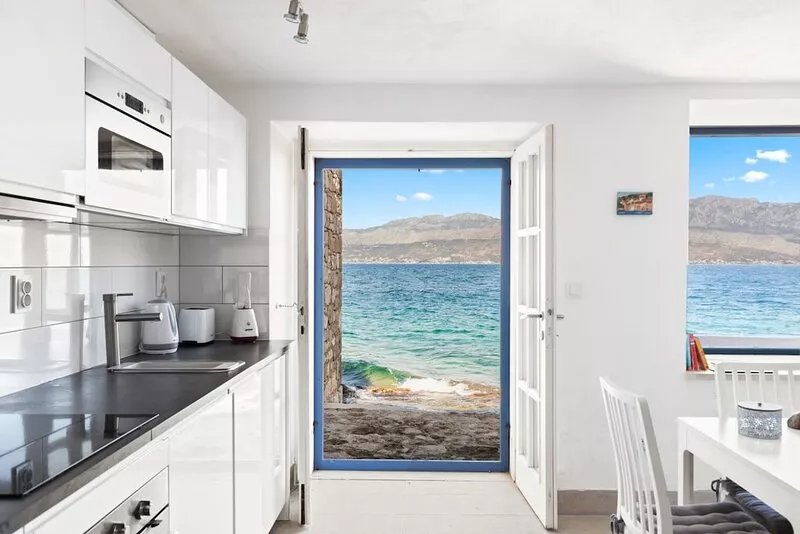 Illyria - a beautiful fisherman's cottage just 3 meters from sea