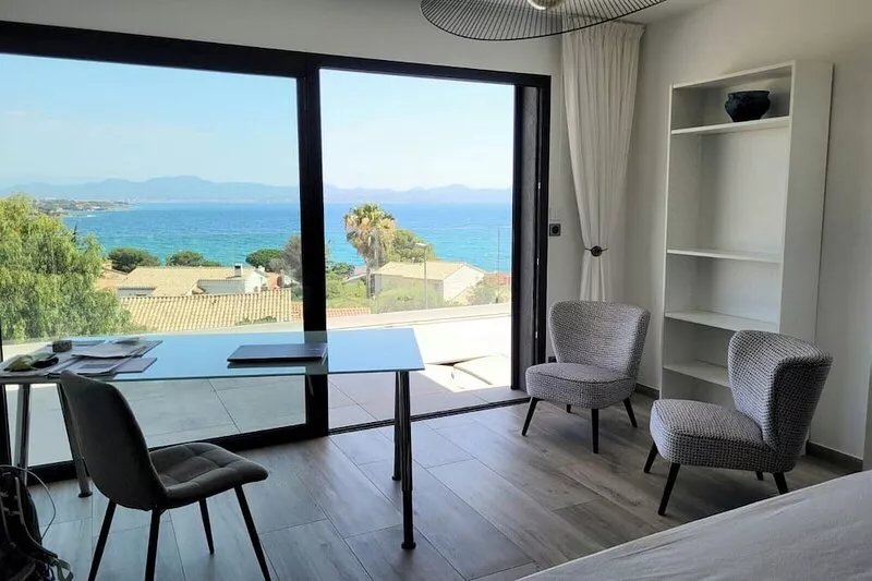 Beautiful villa in the Gulf of Saint-Tropez, superb sea view, air conditioning
