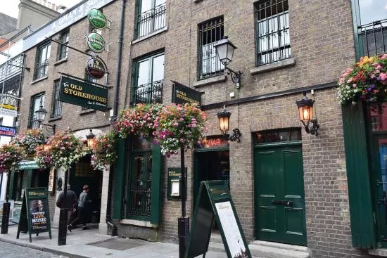 The Old Storehouse Bar And Restaurant