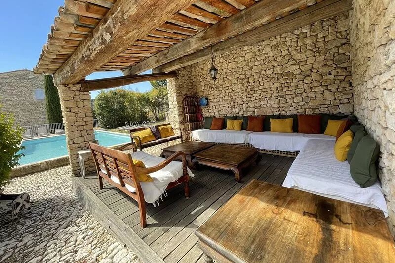 Beautiful 490m2 property for 25 people with swimming pool in the Luberon