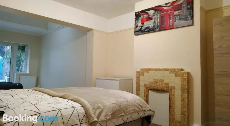 Double and Single Rooms / Cozy Family/Guests/Holiday Home
