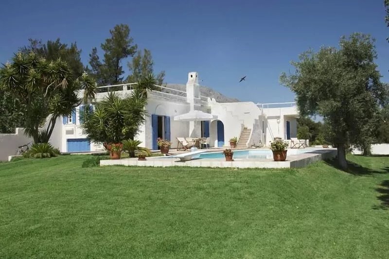 Eretria: Large villa with pool near the sea
