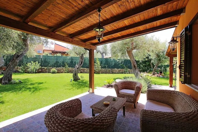 Private pool, large Garden, Terrace, Air conditioning, Wi-Fi, near the Sea.
