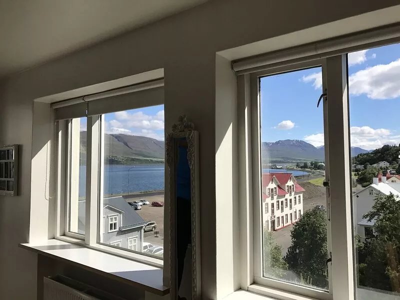 Nice Holiday Apartment, Centrally Located With Spectacular Sea And Mountain View