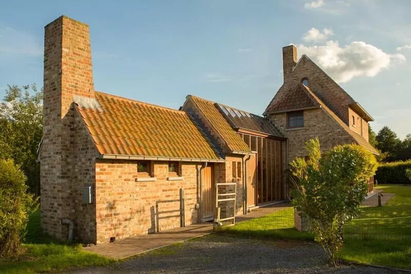 Particularly located, rural house with character near Bruges. Animal friendly.
