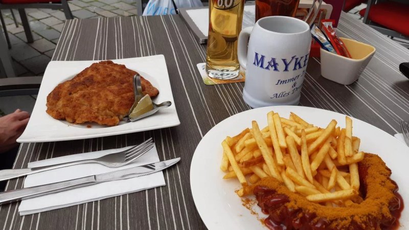 Maykel's